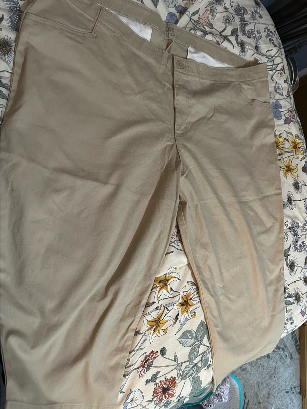 Lee Riders Women’s khaki capris